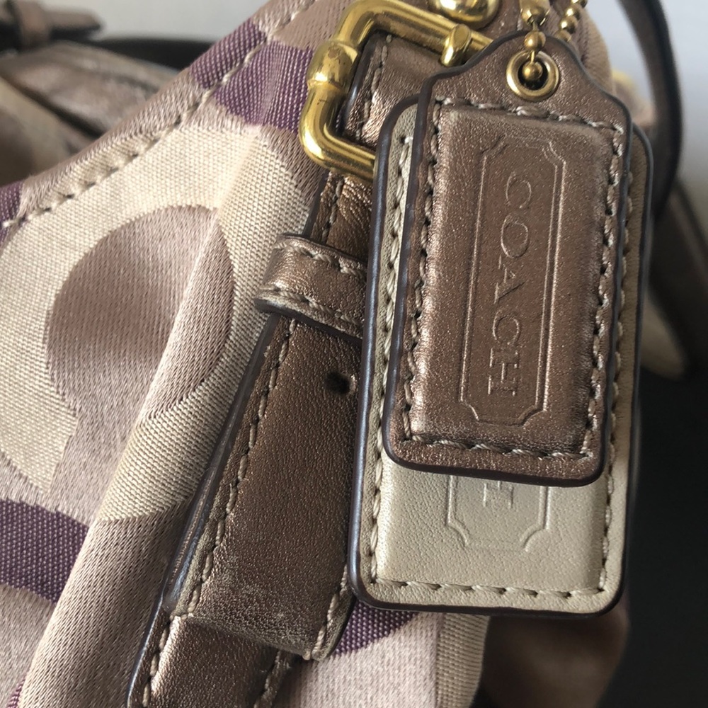 Coach Shoulder Bag. - Picture 10 of 12